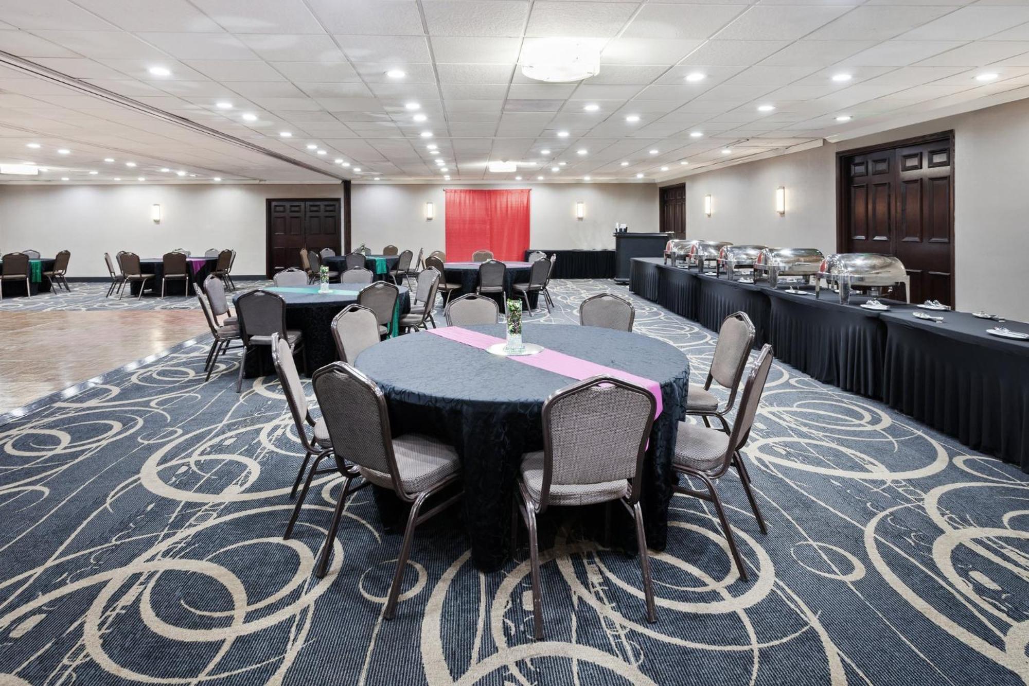 Chicago/oak Brook By Ihg 3*