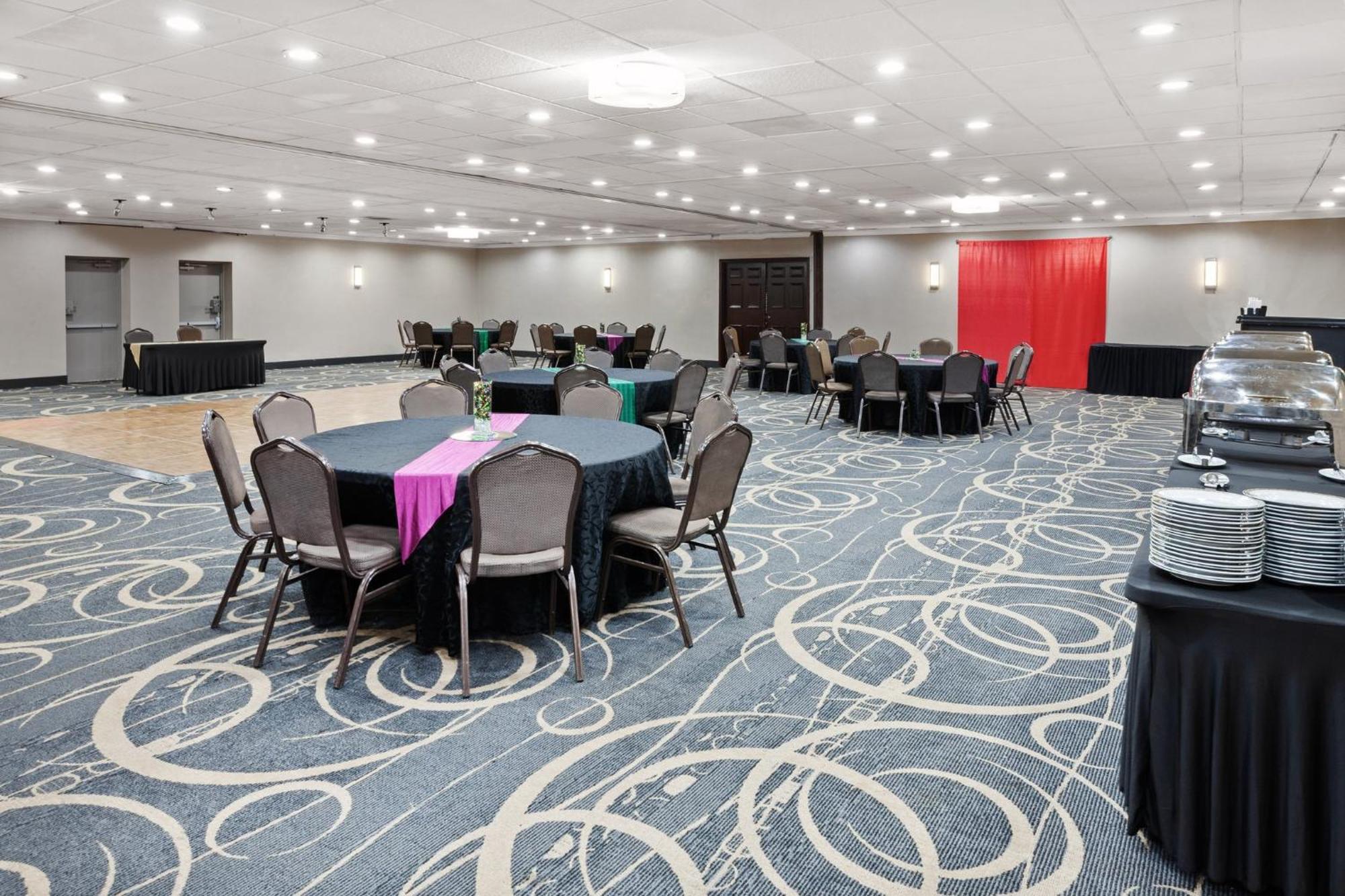 Chicago/oak Brook By Ihg Hotel