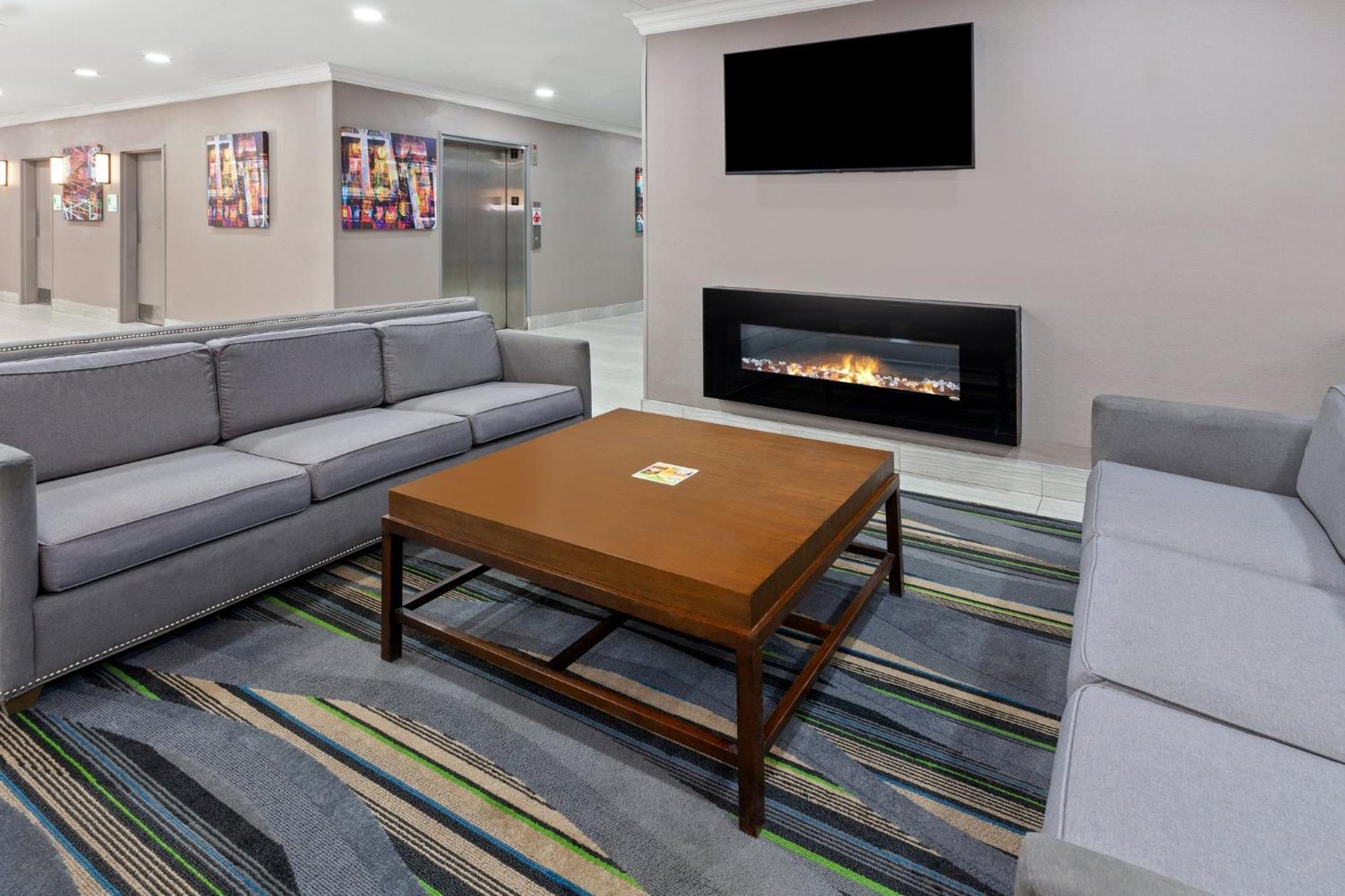 Chicago/oak Brook By Ihg 3*