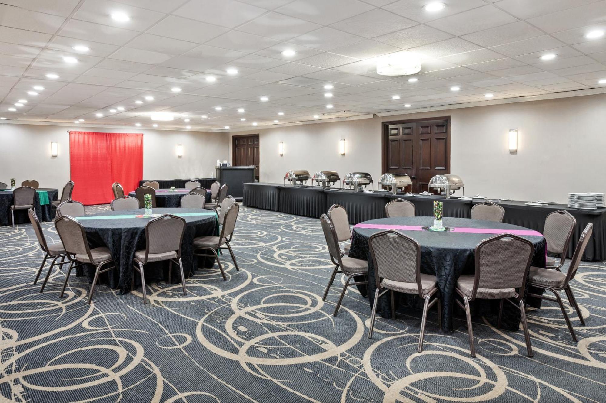Hotel Chicago/oak Brook By Ihg 3*